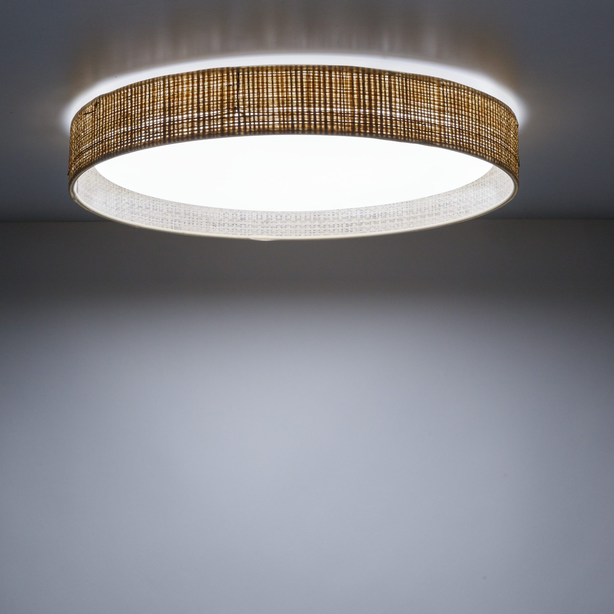 Lampa sufitowa Demi LED w wersji rafia w aranżacji