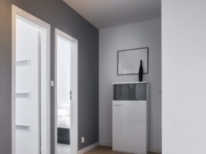 Miniaturka 3 - Plafon Kaladino LED w aranżacji jasnego przedpokoju