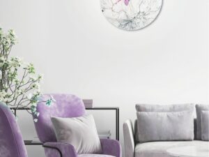 Miniaturka 5 - Plafon Korita z fioletowym kwiatem w aranżacji jasnego salonu