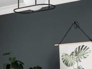 Miniaturka 1 - Plafon KUGLO A w aranżacji salonu z ciemną ścianą