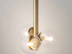 Miniaturka 3 - Plafon Perla Lux 3 z transparentnymi kulami i widocznymi źródłami G9 podczas świecenia