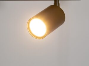 Miniaturka 1 - Plafon Tavira 2 1 czarny, podłużna oprawa w aranżacji wnętrza