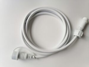 Miniaturka 3 - Biały kabel przedłużający do girlandy 2 m – widok całego przewodu
