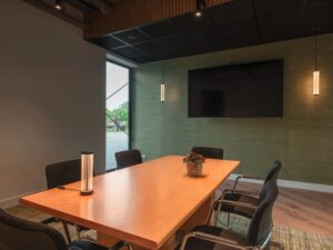 Miniaturka 3 - Lampa wisząca Quimera ciemny brąz – aranżacja nad stołem konferencyjnym