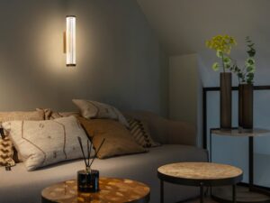 Miniaturka 3 - Kinkiet LED Quimera mosiężny w aranżacji salonu