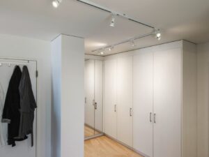 Miniaturka 5 - Biały reflektor Puri w systemie szynowym, zastosowanie we wnętrzu