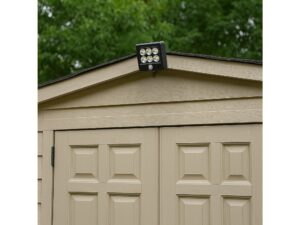 Miniaturka 3 - Lampa solarna LED przy garażu – przykładowa aranżacja