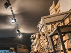 Miniaturka 1 - Czarny reflektor szynowy LED 3000 K w aranżacji