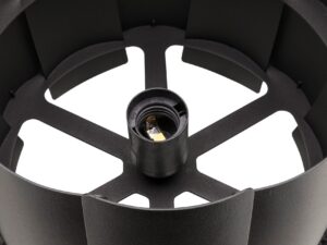 Miniaturka 4 - Czarny reflektor wiszący ze stalową obudową – detal