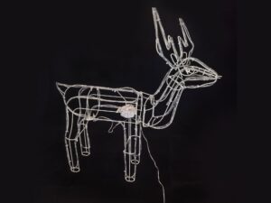 Miniaturka 4 - Biały stelaż renifera LED z porożem pokazany na czarnym tle