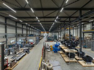 Miniaturka 6 - Moduły liniowe Retro LED w industrialnej hali produkcyjnej