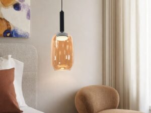 Miniaturka 3 - Lampa Rominia czarna z bursztynowym kloszem w aranżacji sypialni