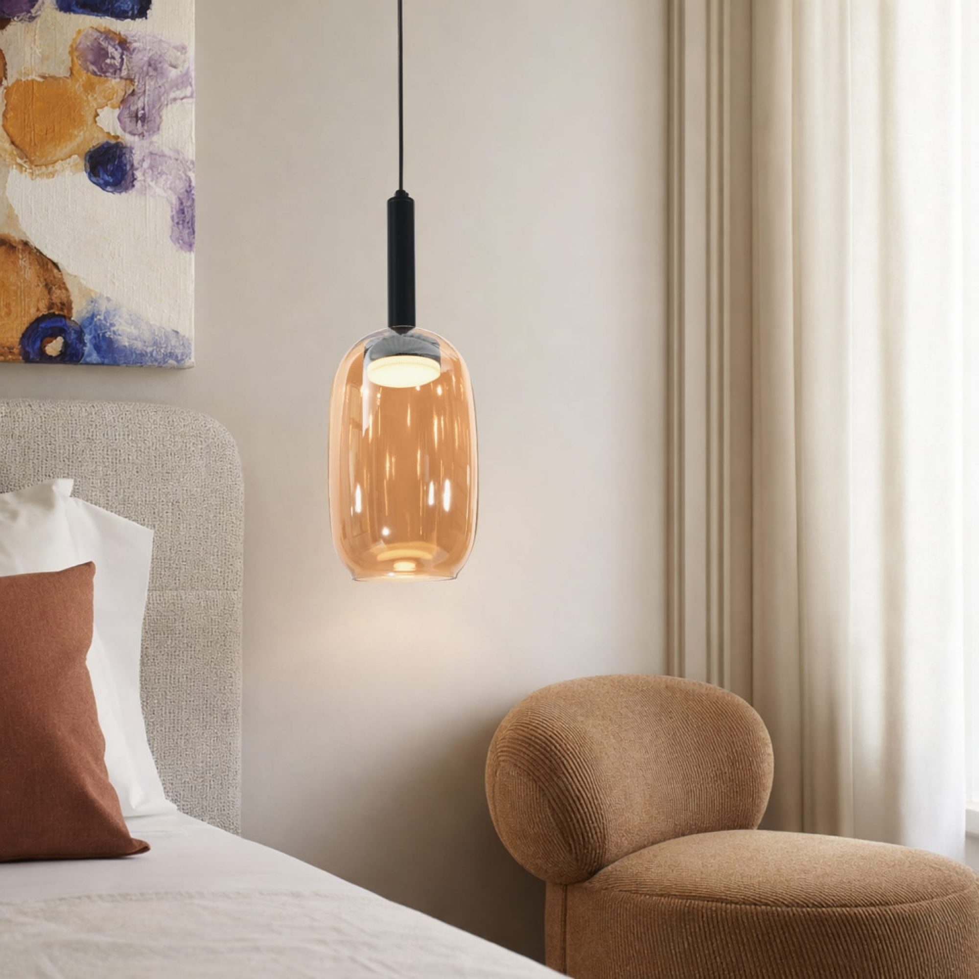 Lampa Rominia czarna z bursztynowym kloszem w aranżacji sypialni