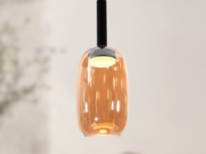 Miniaturka 1 - Lampa wisząca Rominia z bursztynowym szkłem i świecącym źródłem GX53 – zbliżenie