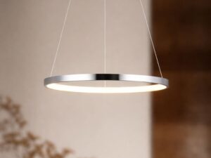 Miniaturka 1 - Chromowany ring LED Selavona z włączonym światłem w jasnym wnętrzu.