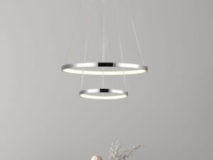 Miniaturka 3 - Podwójna lampa Selavona chromowana nad stołem w jasnym wnętrzu.