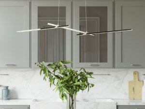 Miniaturka 1 - Lampa wisząca Seleda LED nad jasną wyspą kuchenną z marmurowym blatem