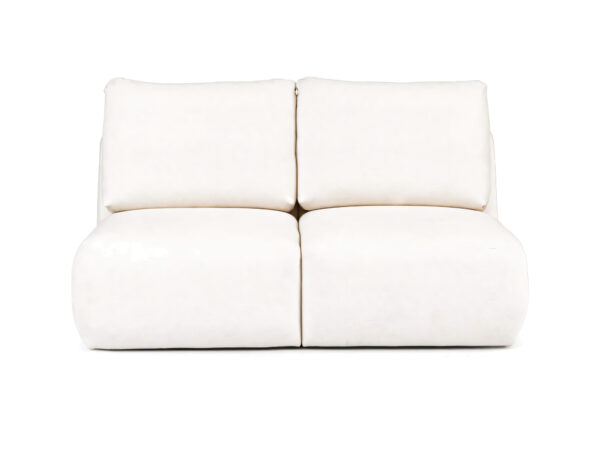Sofa dwuosobowa Lenvario 164 cm bez podłokietników na białym tle