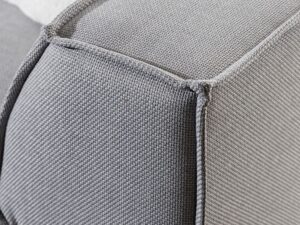 Miniaturka 1 - Sofa Mervino – detal podłokietnika i przeszyć