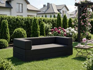 Miniaturka 2 - Czarna sofa ogrodowa na trawniku w ogrodzie