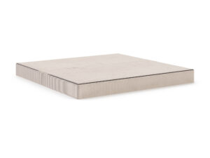 Miniaturka 2 - Sofa piankowa rozkładana Pianora — rozłożona do spania, na białym tle