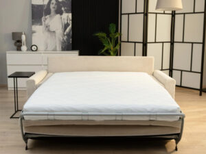 Miniaturka 7 - Sofa rozkładana Sztrava z materacem i stelażem — rozłożona do spania w salonie