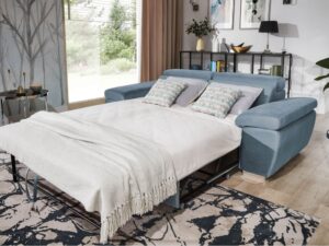 Miniaturka 5 - Rozłożona sofa Zirvano z pościelą w salonie