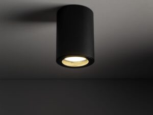 Miniaturka 1 - Czarny cylindryczny spot Ligno GU10 w aranżacji wnętrza