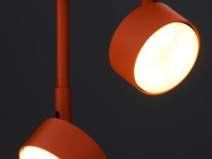 Miniaturka 12 - Spot sufitowy Nemo 2 w kolorze ceglanym na suficie w aranżacji