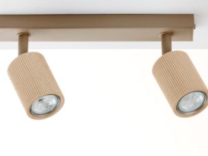 Miniaturka 2 - Beżowy spot Optic Wood ruchomy 2 z drewnem naturalnym w aranżacji wnętrza