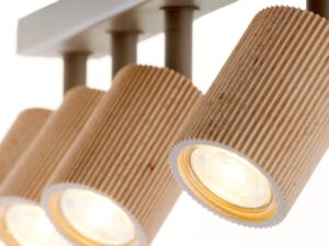 Miniaturka 6 - Spot Optic Wood ruchomy 4, detal pionowego ryflowania na czterech drewnianych reflektorach
