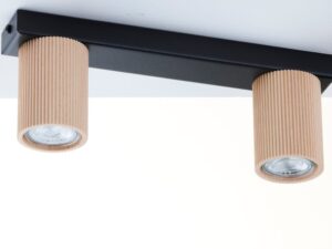 Miniaturka 5 - Spot Optic Wood S2 czarny, detal dwóch kloszy z ryflowanego drewna bukowego