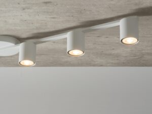 Miniaturka 3 - Lampa sufitowa Sky 4 biała, widok czterech metalowych kloszy