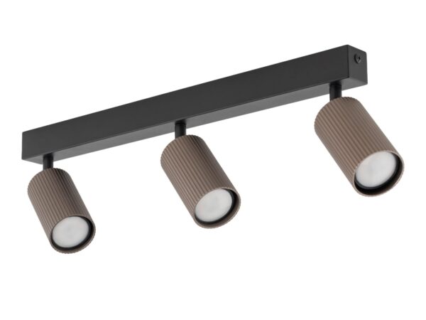 Lampa sufitowa Tune 3-punktowa GU10 z trzema brązowymi reflektorami na czarnej listwie na białym tle