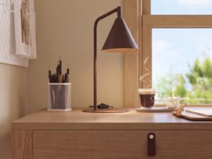 Miniaturka 69 - Stalowa lampa biurkowa Sorvella 35 cm brązowy na drewnianym biurku