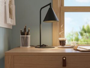 Miniaturka 157 - Stalowa lampa biurkowa Sorvella 35 cm czarny na drewnianym biurku