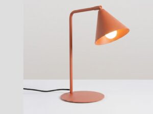 Miniaturka 17 - Stalowa lampa biurkowa Sorvella 35 cm ochra czerwona z włączonym światłem
