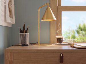 Miniaturka 146 - Stalowa lampa biurkowa Sorvella 35 cm złoty na drewnianym biurku