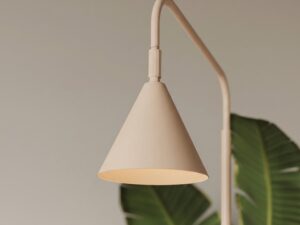 Miniaturka 170 - Stalowa lampa podłogowa Sorvella 165 cm beżowy na tle roślin – zbliżenie