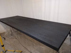 Miniaturka 7 - Stół CARBONO z czarnego opalanego dębu, krawedz prosta