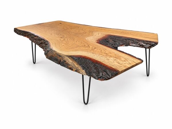 Stolik kawowy dębowy z korą 160x90 cm CORTEZA na nogach typu hairpin – zdjęcie produktowe na białym tle