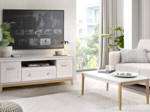Miniaturka 2 - Stolik kawowy Velvara kaszmir w salonie obok jasnej sofy i szafki RTV