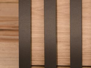Miniaturka 2 - Szafa dwudrzwiowa z lamelami Pedrivo 60 cm Hickory Jackson – ciemne paski na drewnianym meblu