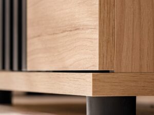 Miniaturka 5 - Szafka dwudrzwiowa z lamelami Pedrivo 60 cm Hickory Jackson – szafka drewniana jasna z czarnymi nogami