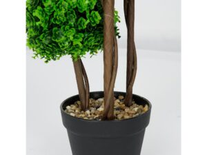 Miniaturka 2 - Sztuczne drzewko topiary zbliżenie trzech pni i czarnej doniczki z kamykami