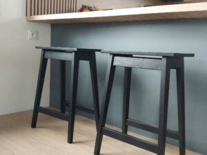 Miniaturka 8 - Aranżacja: czarny taboret Eldano z litego dębu w kuchni