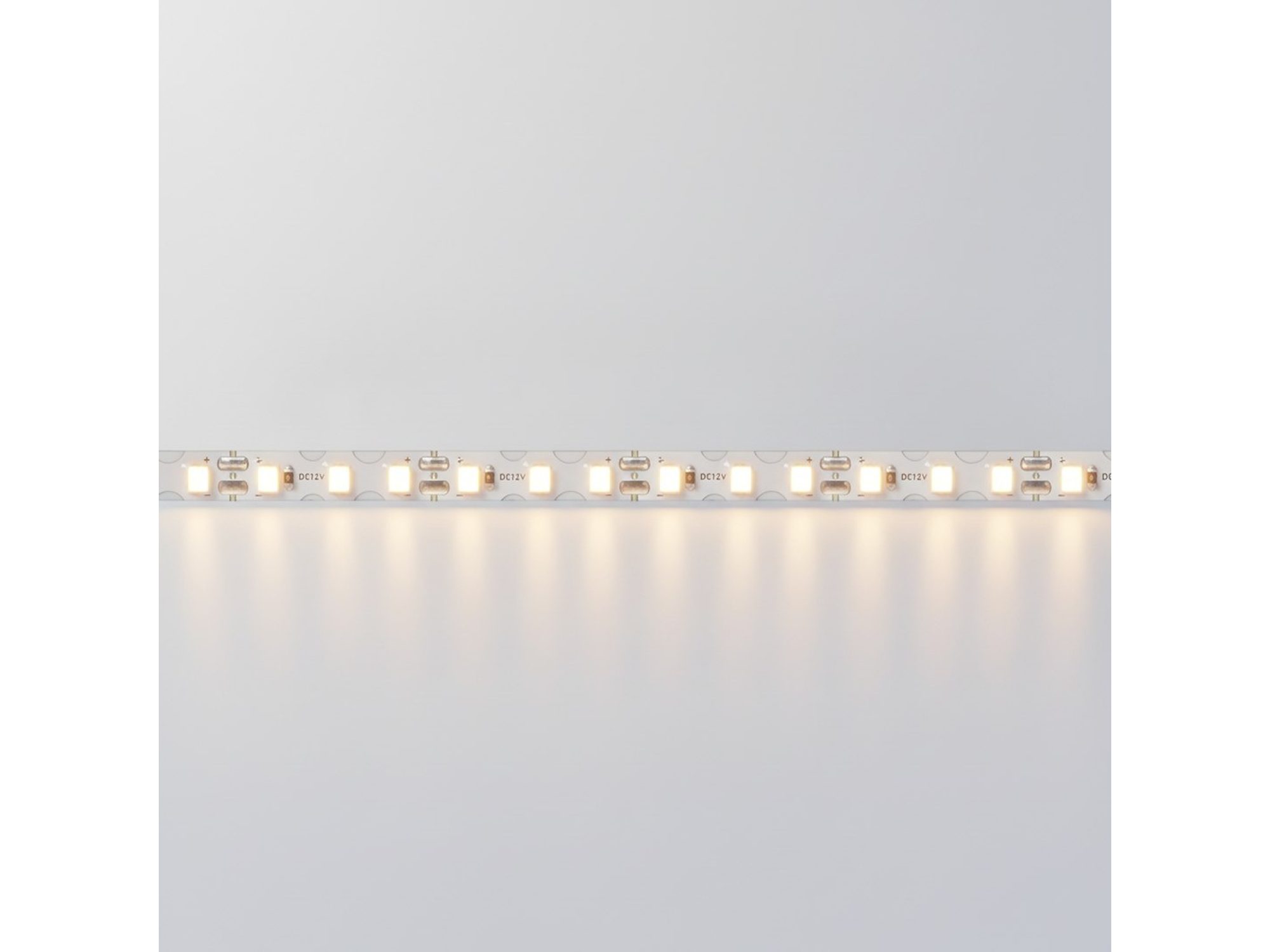 Taśma LED Zig Zag 12 V 20 m, barwa ciepła 3000 K – świecący odcinek