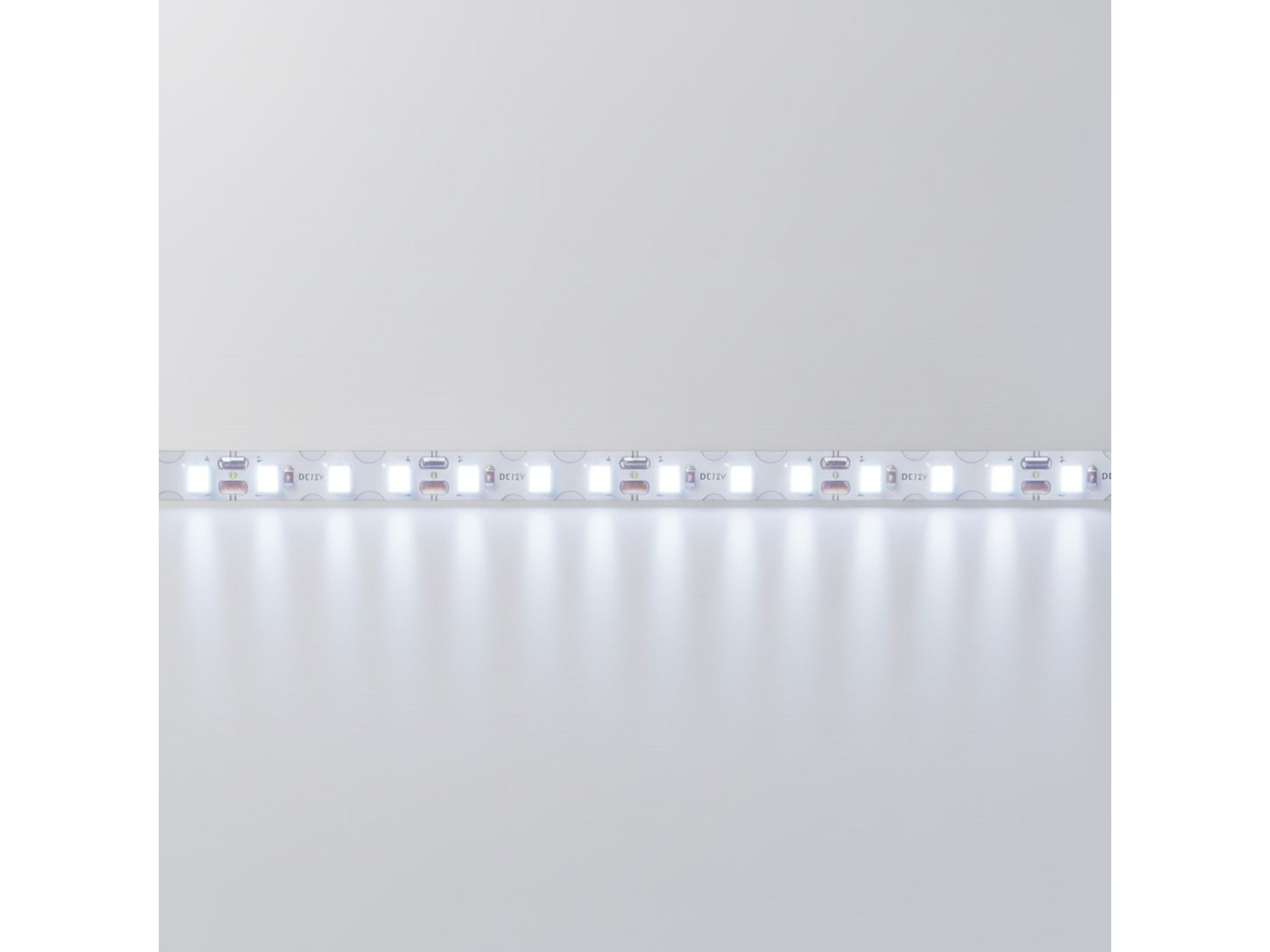 Taśma LED Zig Zag 12 V 20 m, barwa 6500 K – świecący odcinek