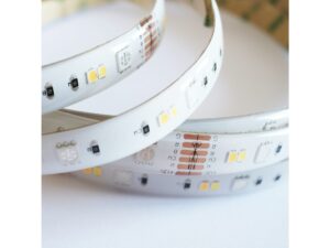 Miniaturka 2 - Taśma LED RGB+CCT IP65 zbliżenie na diody i ścieżki przewodzące