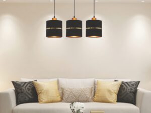 Miniaturka 1 - Lampa wisząca Venisia czarno-złota z trzema abażurami nad jasną sofą